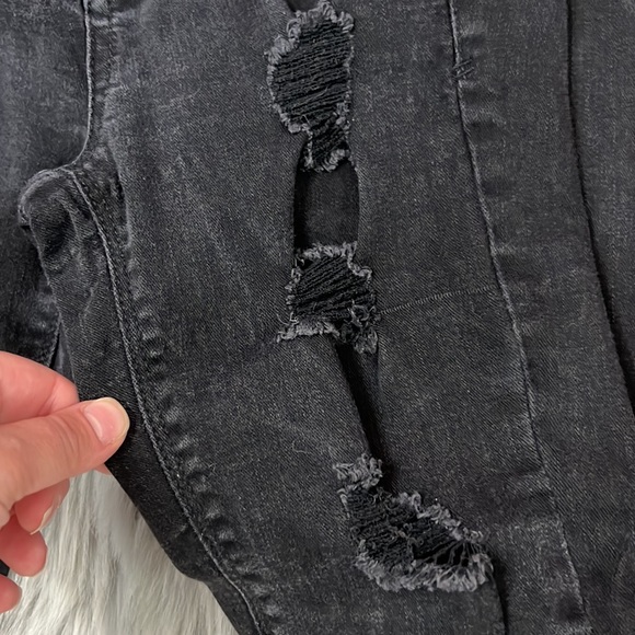 EUC Mudd Low Rise Skinny Distressed Jeans sz 3 - Picture 3 of 5